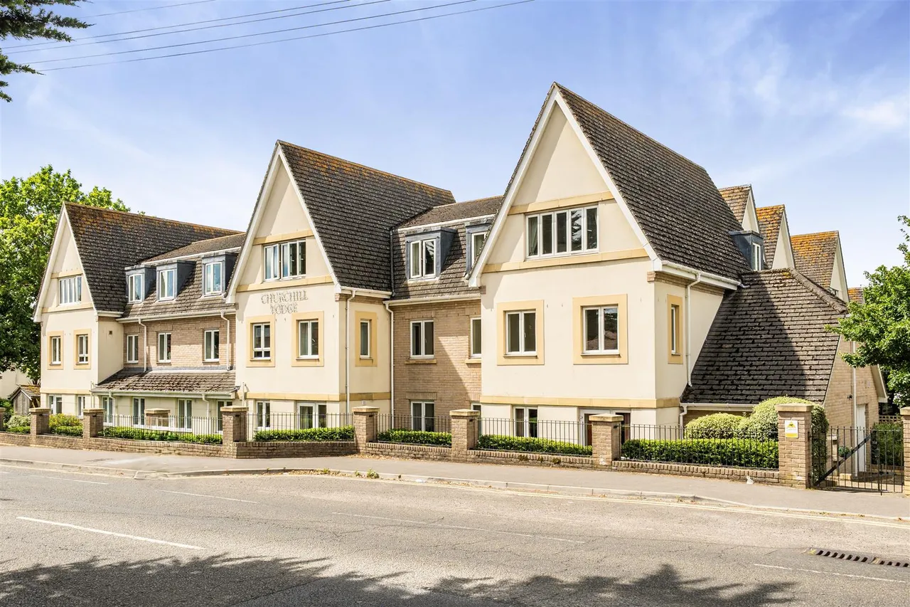 1 bed flat for sale, Sandbanks Road, Poole, BH14