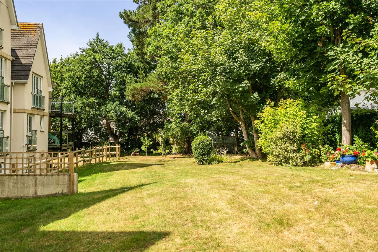 Sandbanks Road, Poole, BH14, photo 12