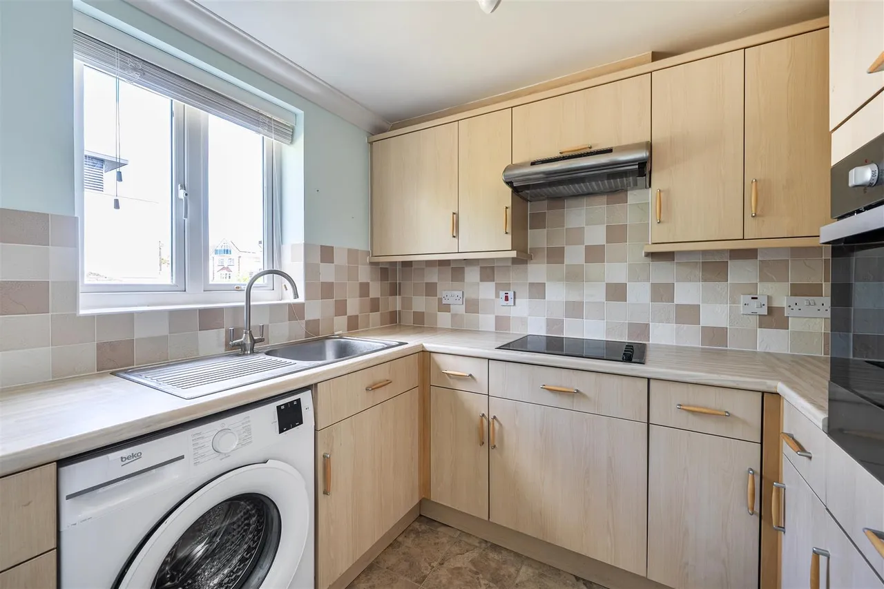 Sandbanks Road, Poole, BH14, photo 4