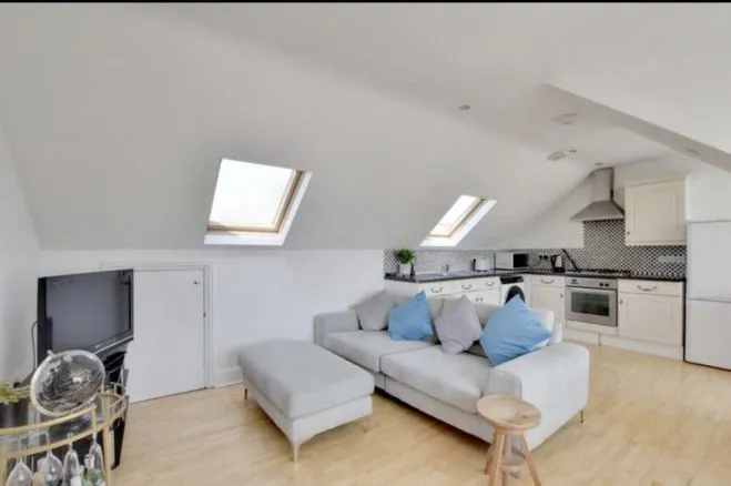 3 bed flat for sale, Woolwich Road, London, SE10