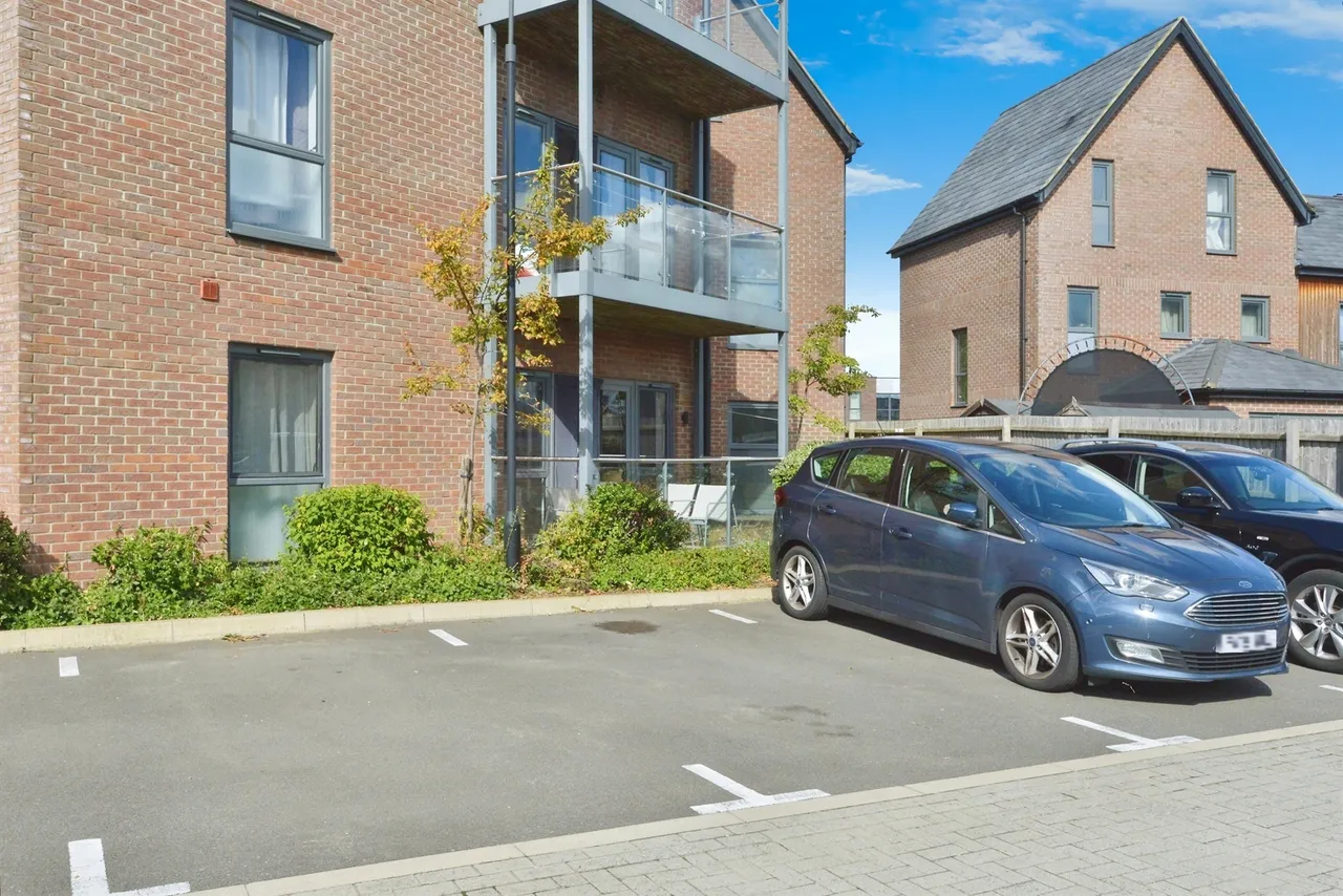 Harvard Way, Oakgrove, Milton Keynes, photo 10