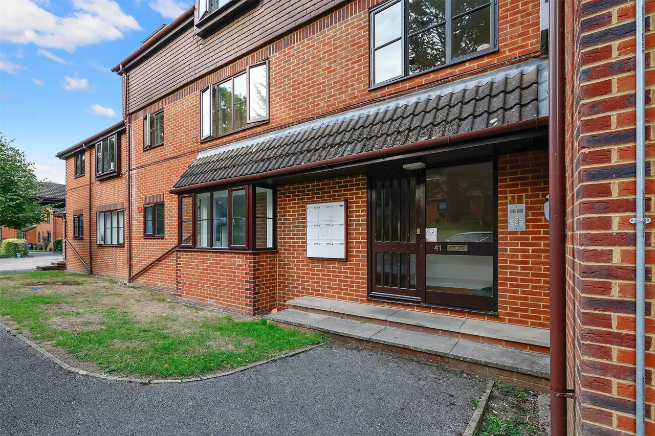 2 bed property to rent, Limeway Terrace, Dorking, RH4