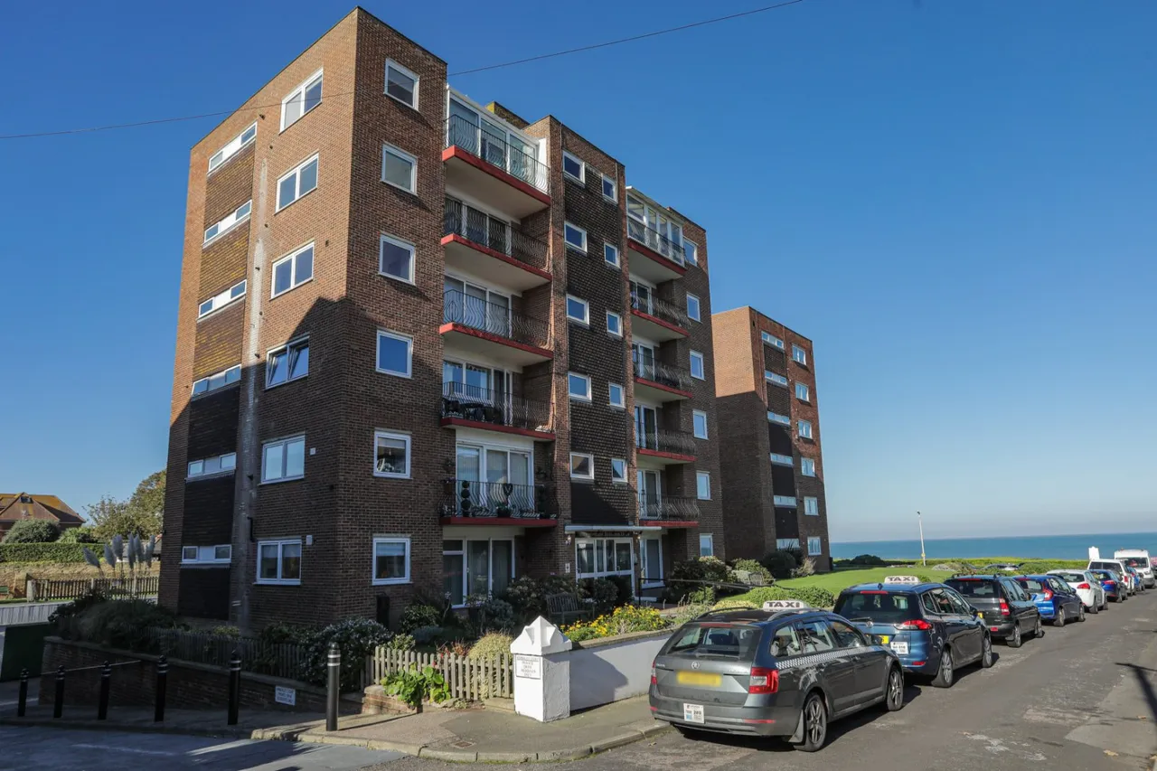 2 bed flat for sale, Kimberley Court, Westgate-on-Sea, CT8