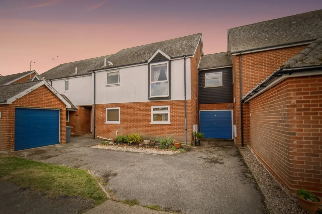 Ashenden, Tomline Road, Felixstowe, Suffolk, IP11, photo 16
