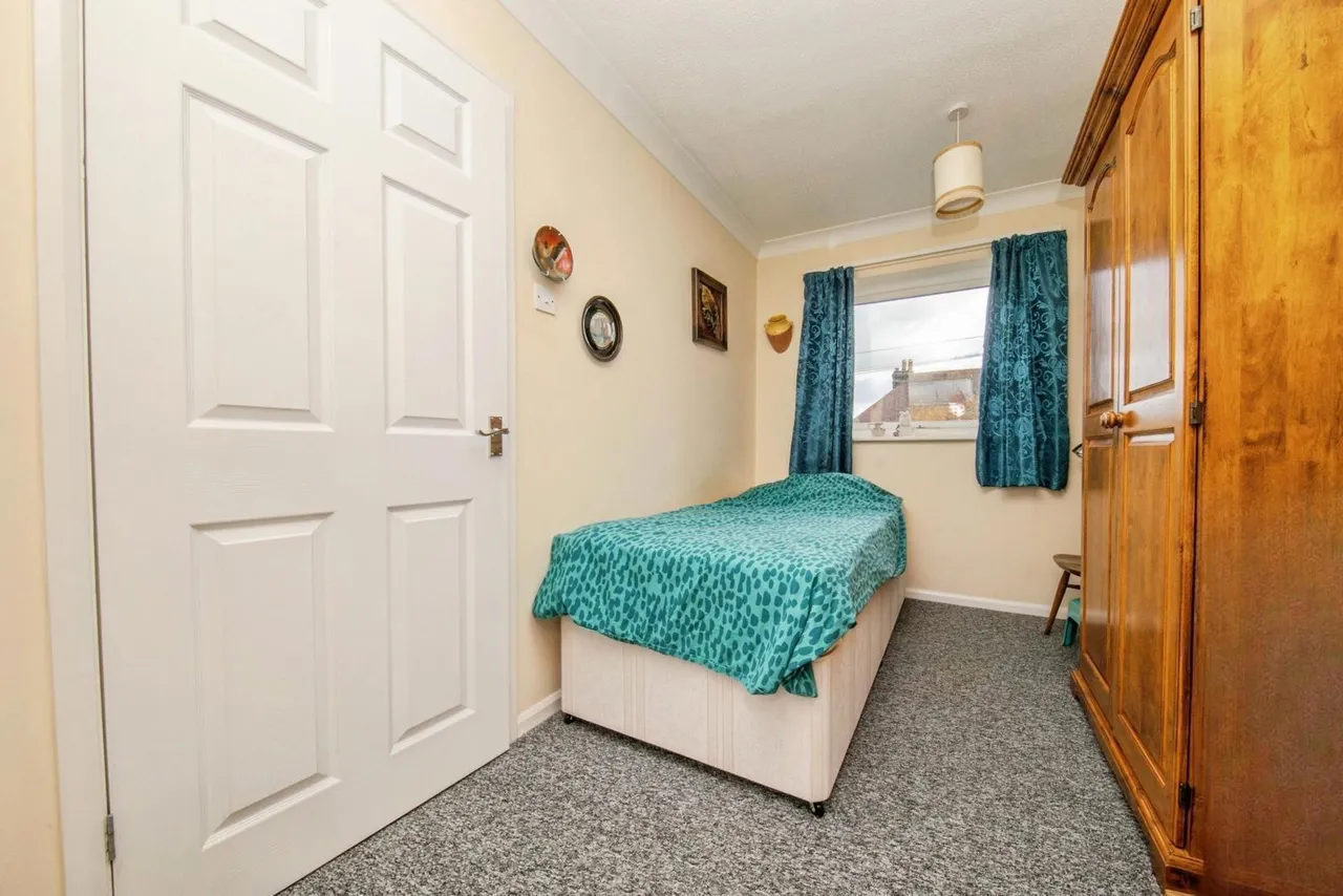 Ashenden, Tomline Road, Felixstowe, Suffolk, IP11, photo 13