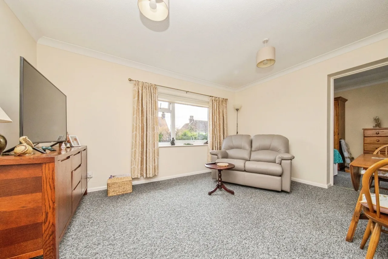 Ashenden, Tomline Road, Felixstowe, Suffolk, IP11, photo 2