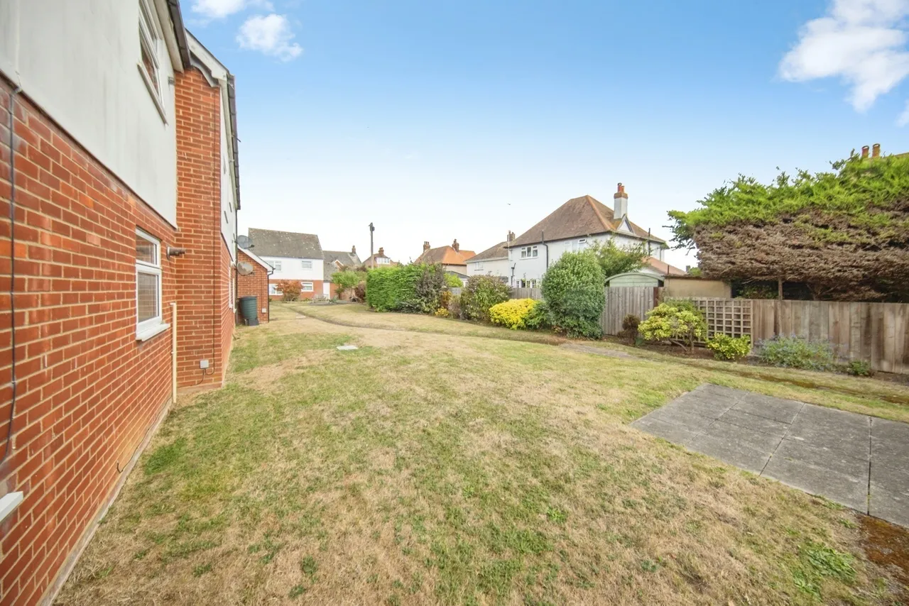 Ashenden, Tomline Road, Felixstowe, Suffolk, IP11, photo 14