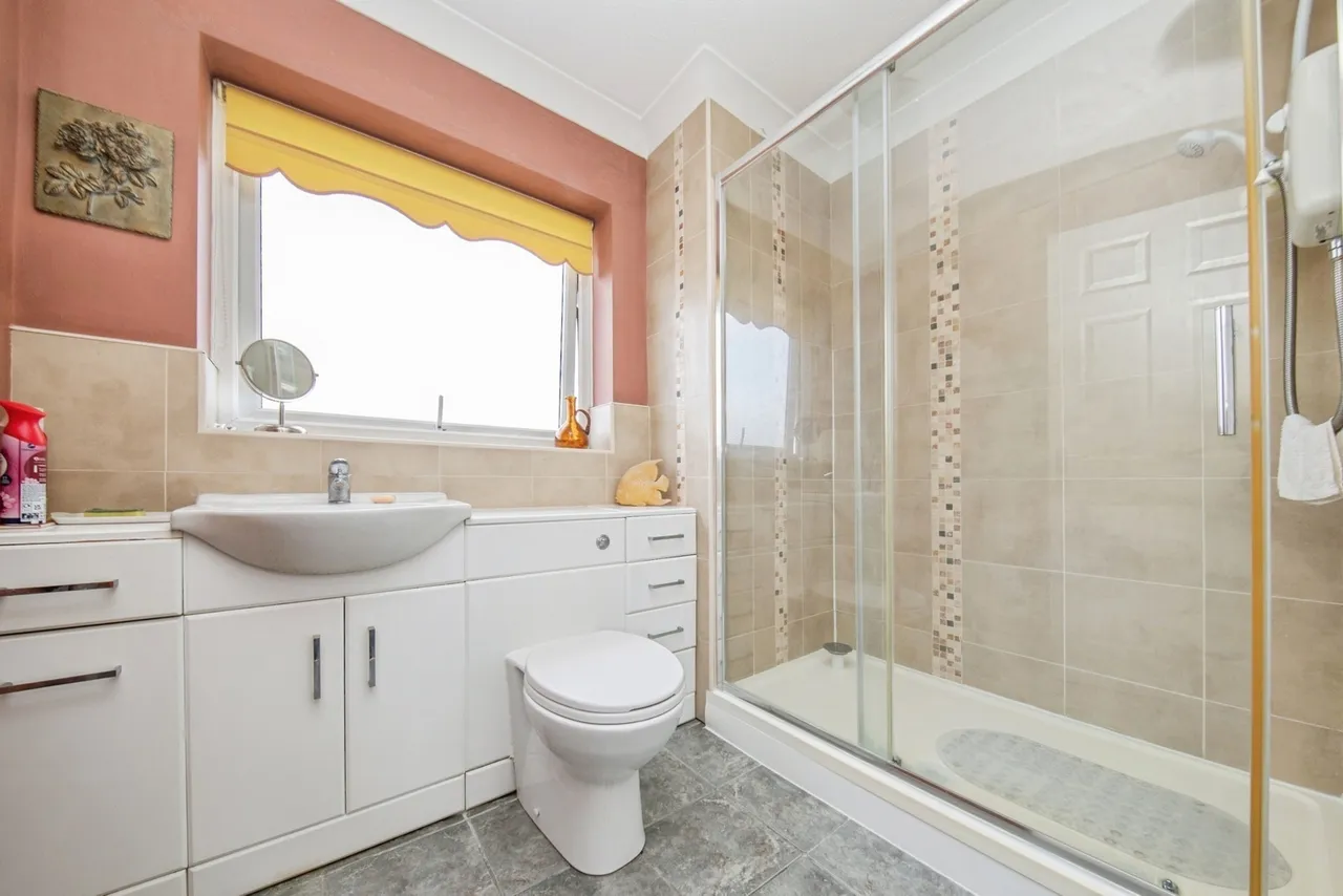 Ashenden, Tomline Road, Felixstowe, Suffolk, IP11, photo 11