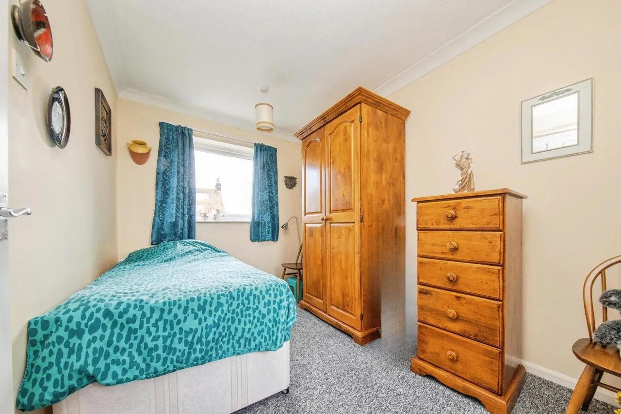 Ashenden, Tomline Road, Felixstowe, Suffolk, IP11, photo 12