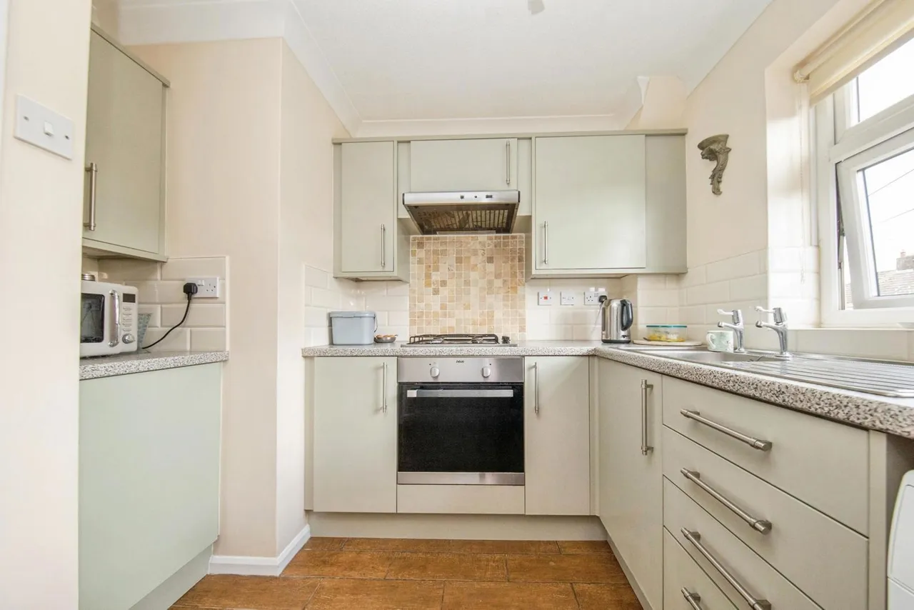 Ashenden, Tomline Road, Felixstowe, Suffolk, IP11, photo 6