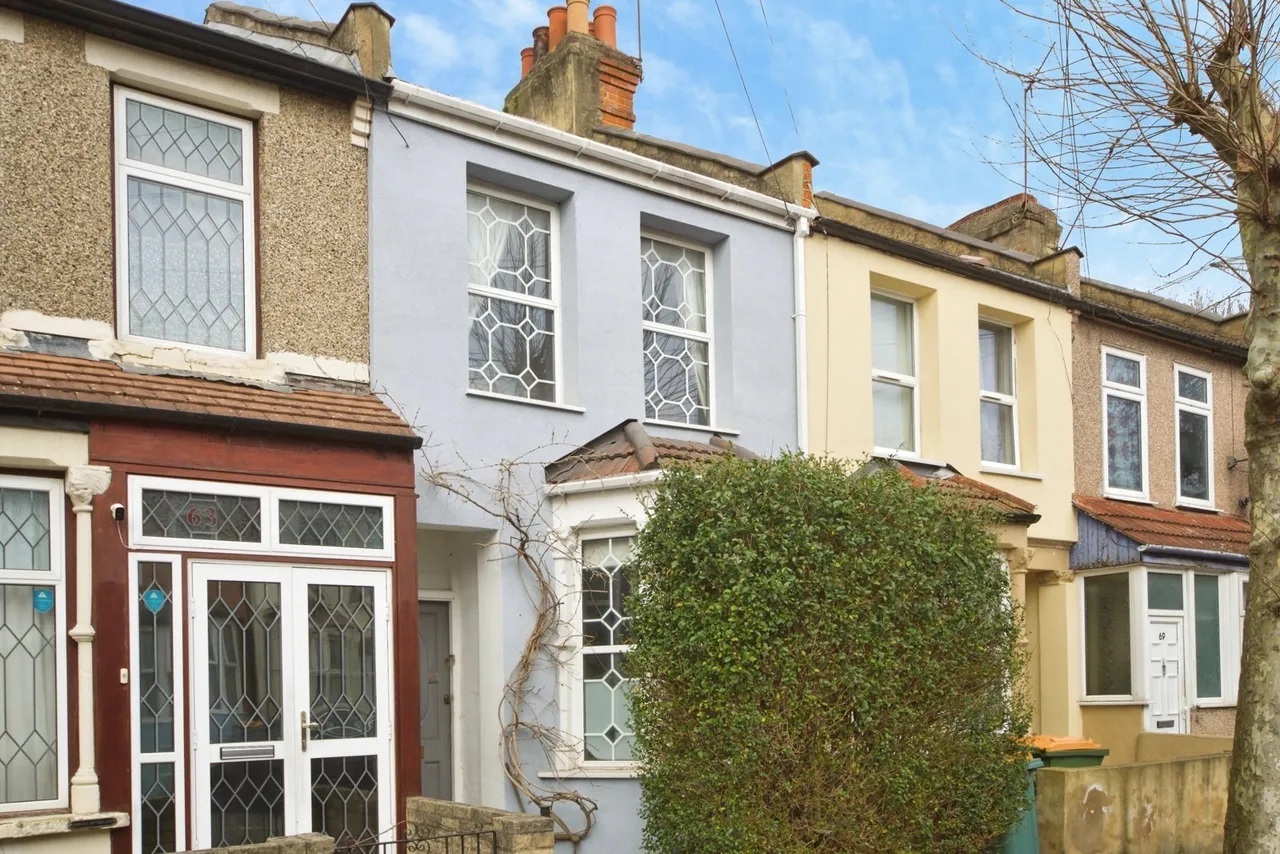 2 bed house for sale — Dore Avenue, London, E12