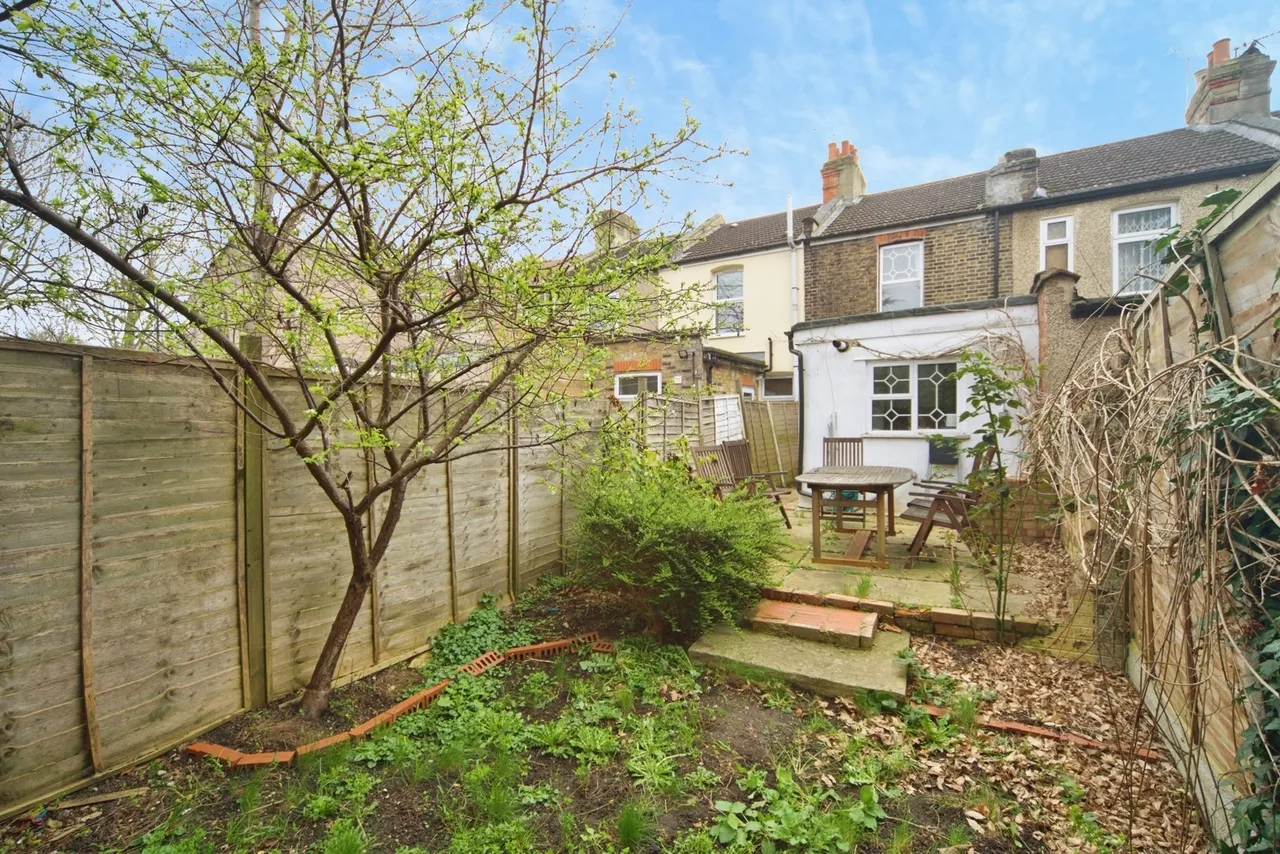 Dore Avenue, London, E12, photo 12