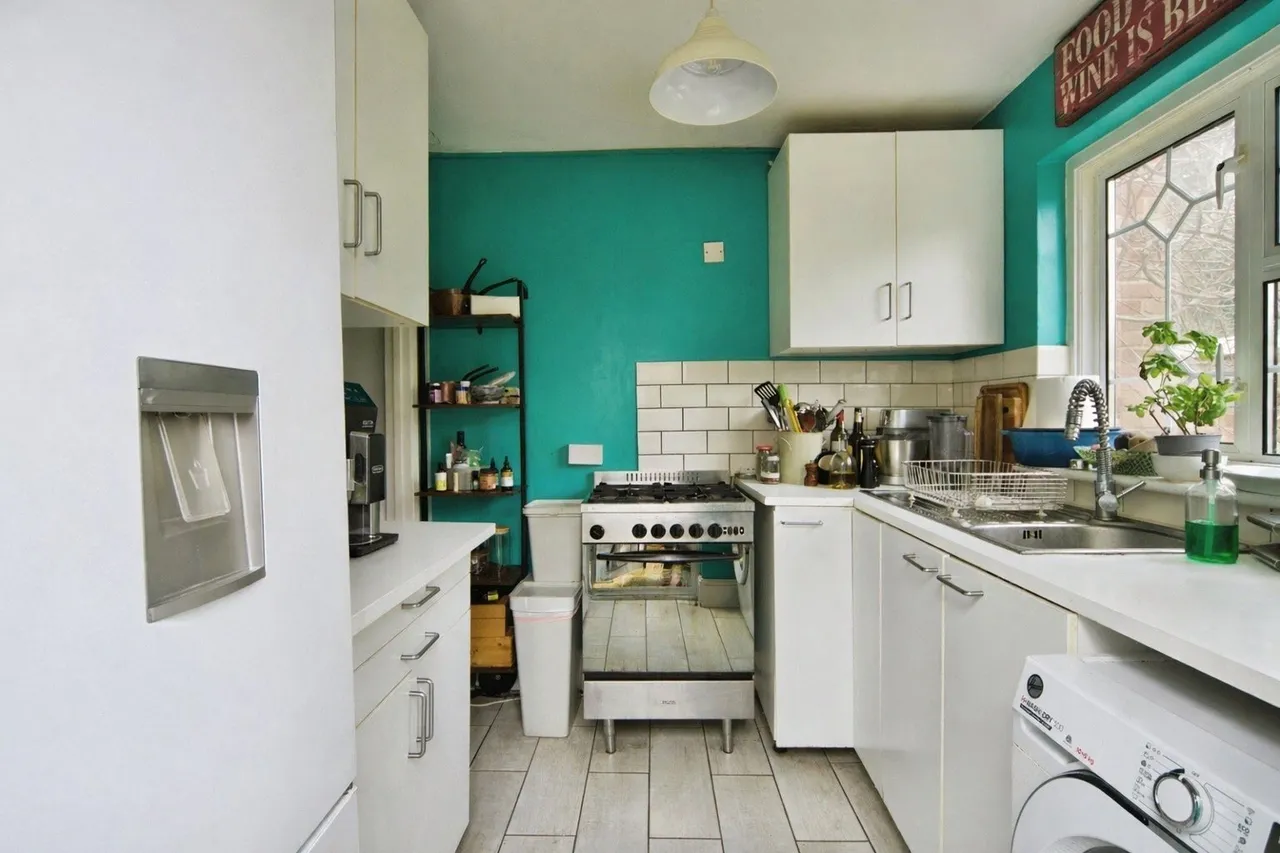 Dore Avenue, London, E12, photo 4