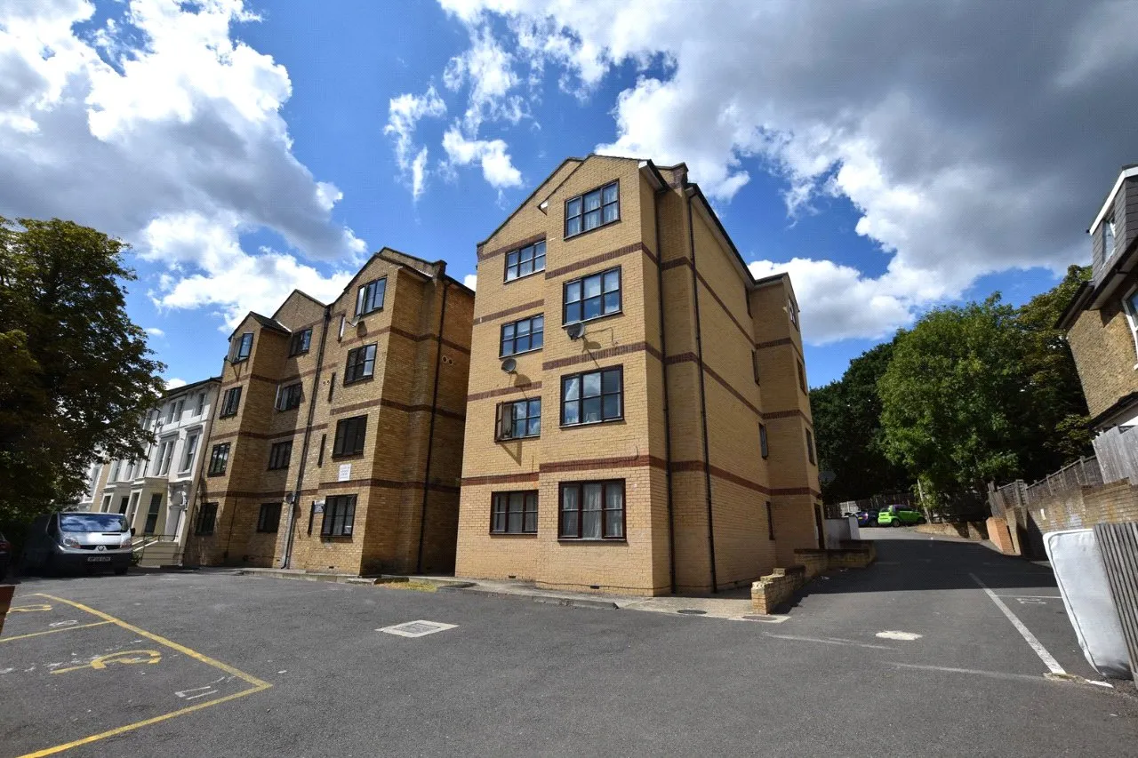 2 bed flat to rent, Croydon Road, London, SE20