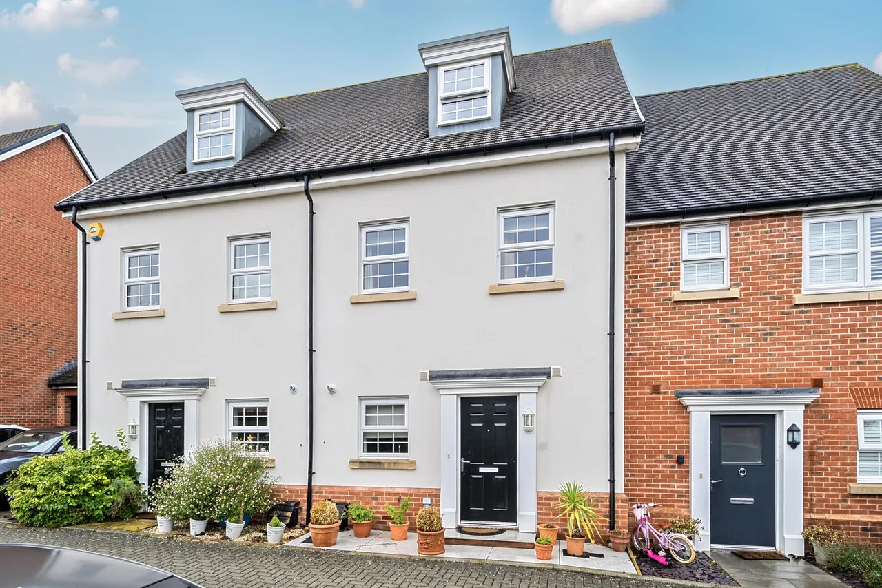 3 bed house for sale — De Montfort Square, Odiham, Hook, RG29 1FR