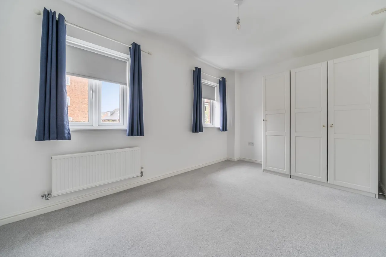 De Montfort Square, Odiham, Hook, RG29 1FR, photo 6