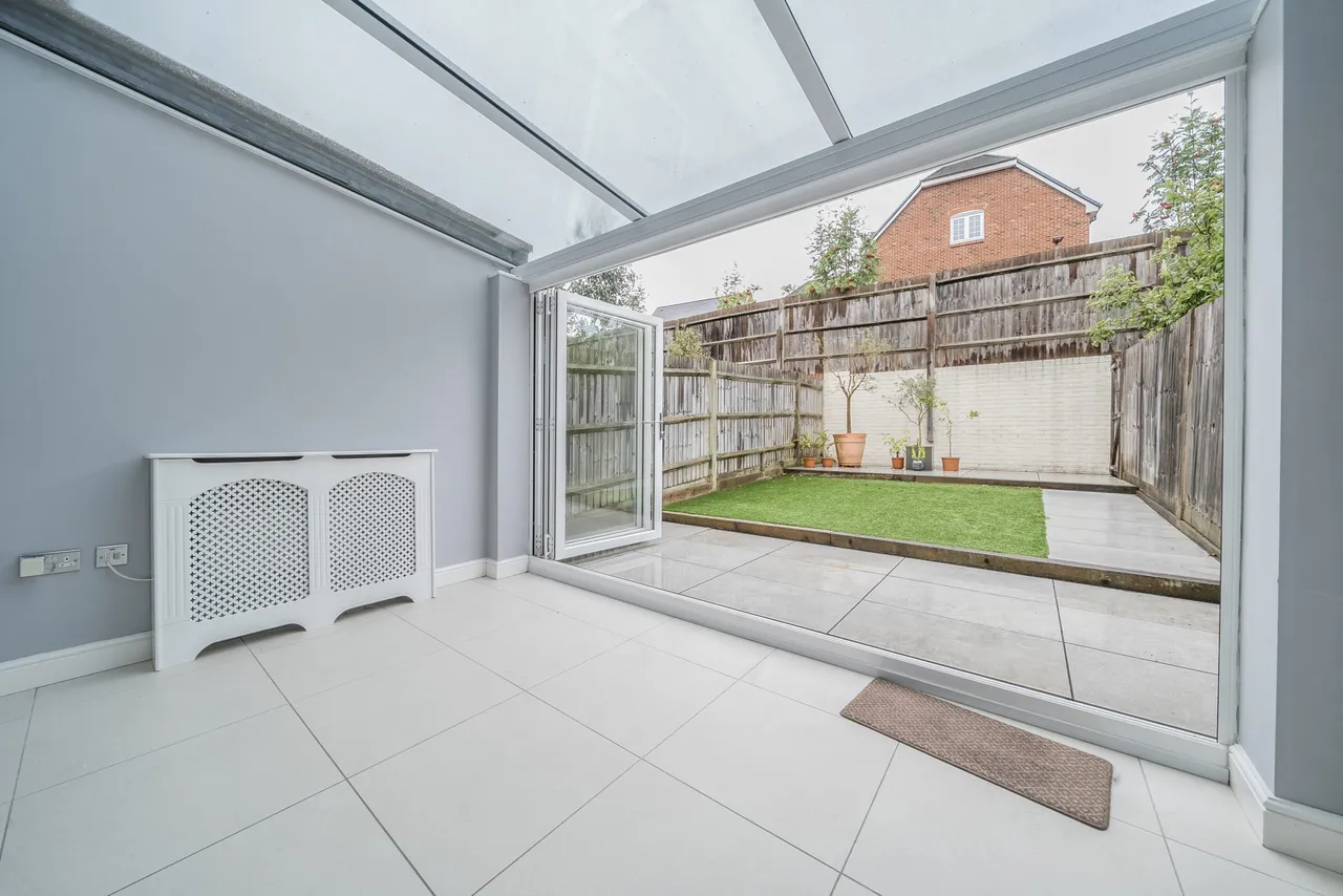 De Montfort Square, Odiham, Hook, RG29 1FR, photo 4