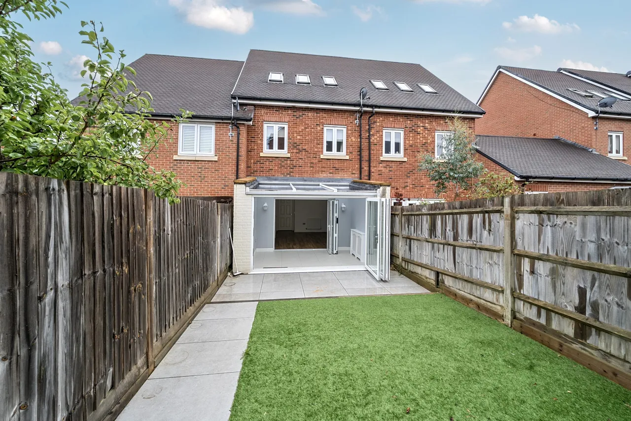 De Montfort Square, Odiham, Hook, RG29 1FR, photo 12