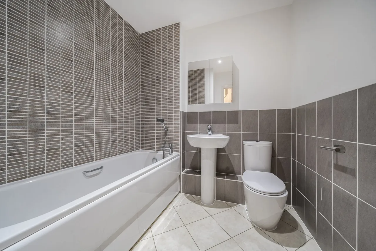 De Montfort Square, Odiham, Hook, RG29 1FR, photo 7