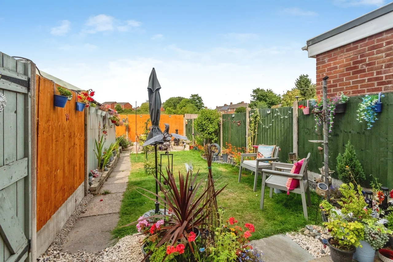 Salcombe Grove, Bilston, WV14, photo 18