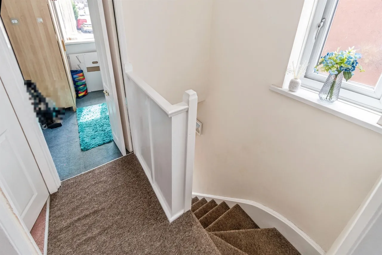 Salcombe Grove, Bilston, WV14, photo 10