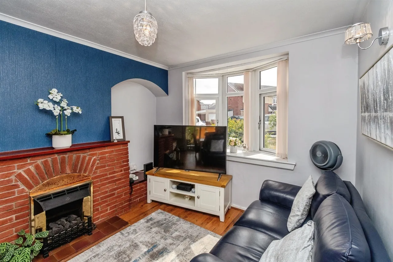 Salcombe Grove, Bilston, WV14, photo 5