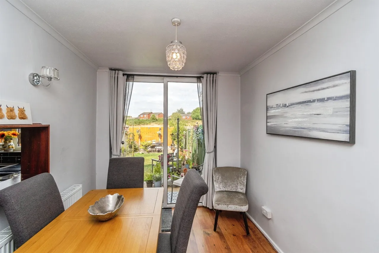 Salcombe Grove, Bilston, WV14, photo 7