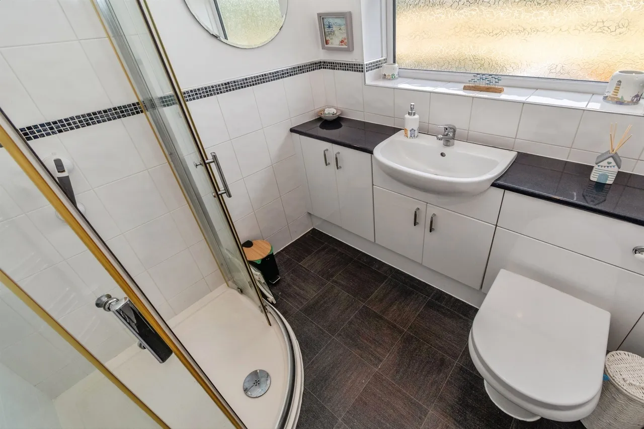 Salcombe Grove, Bilston, WV14, photo 11