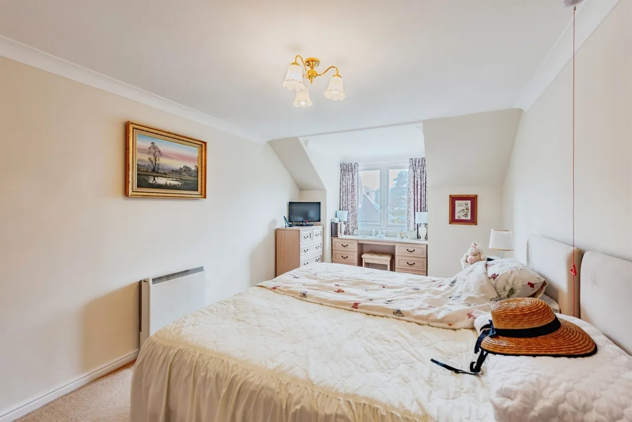 London Road, Redhill, photo 9