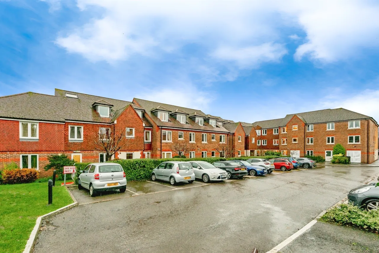 London Road, Redhill, photo 5