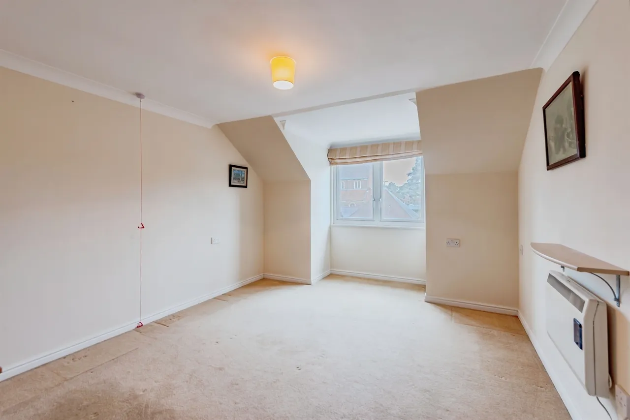 London Road, Redhill, photo 10