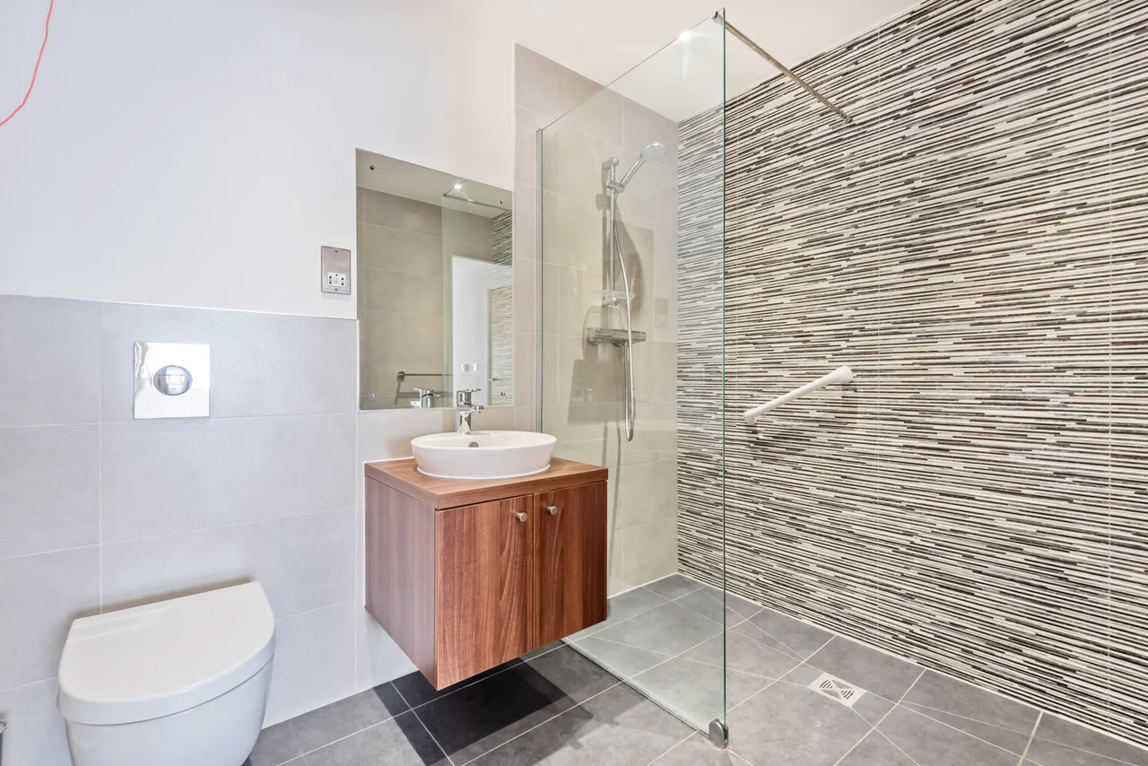 Eaves Court, The retreat, HP27, photo 6