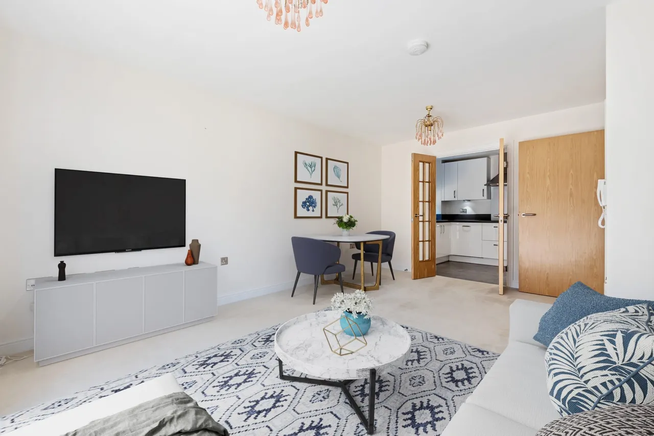 Eaves Court, The retreat, HP27, photo 7