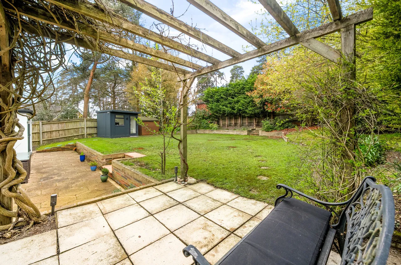 Upper Chobham Road, Camberley, Surrey, GU15 1EE, photo 2