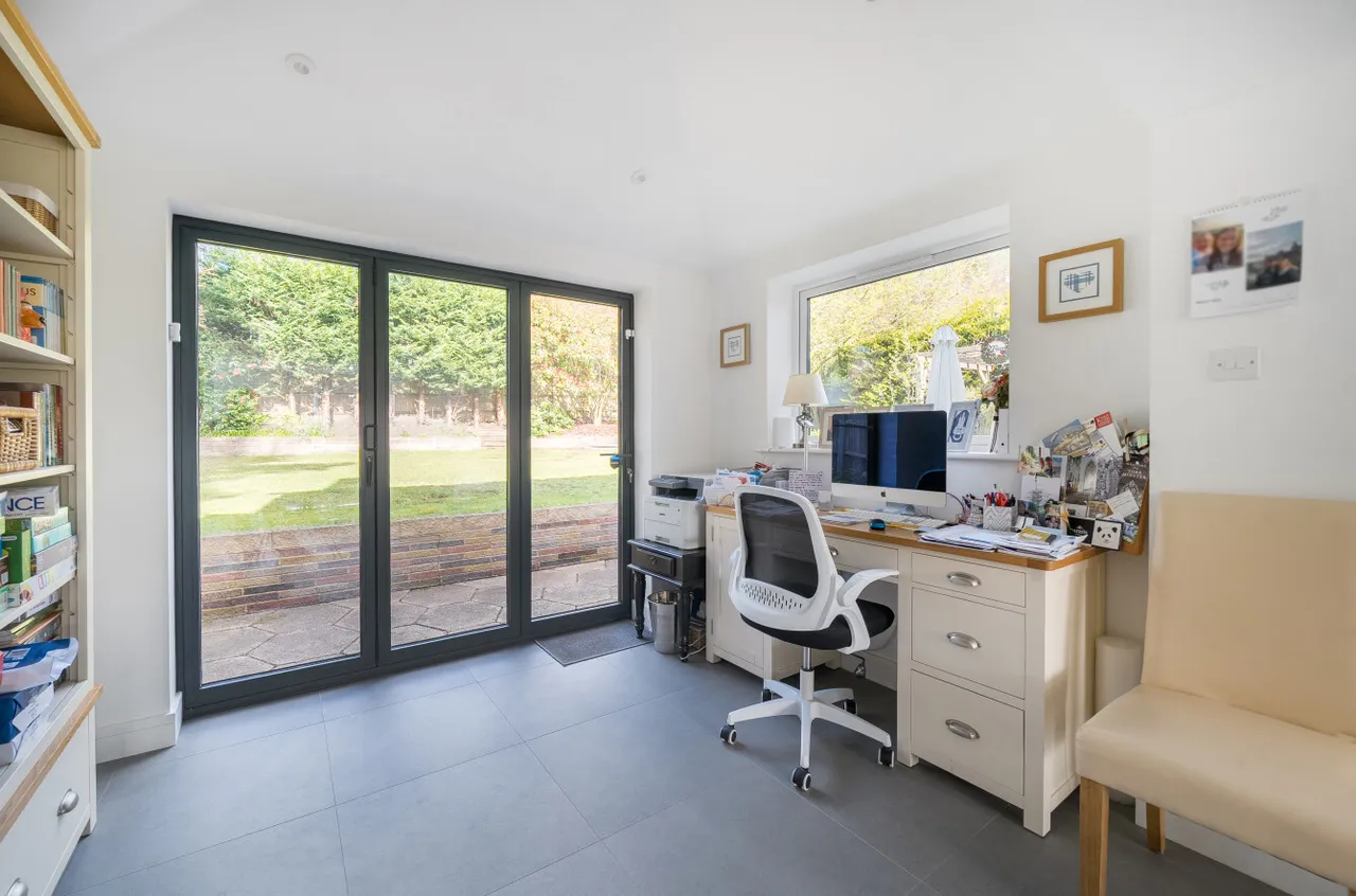 Upper Chobham Road, Camberley, Surrey, GU15 1EE, photo 12