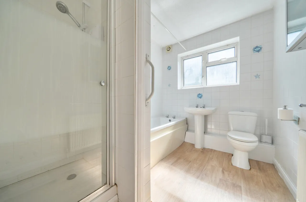 Farm Court, Farm Road, Frimley, Camberley, GU16 8TJ, photo 3