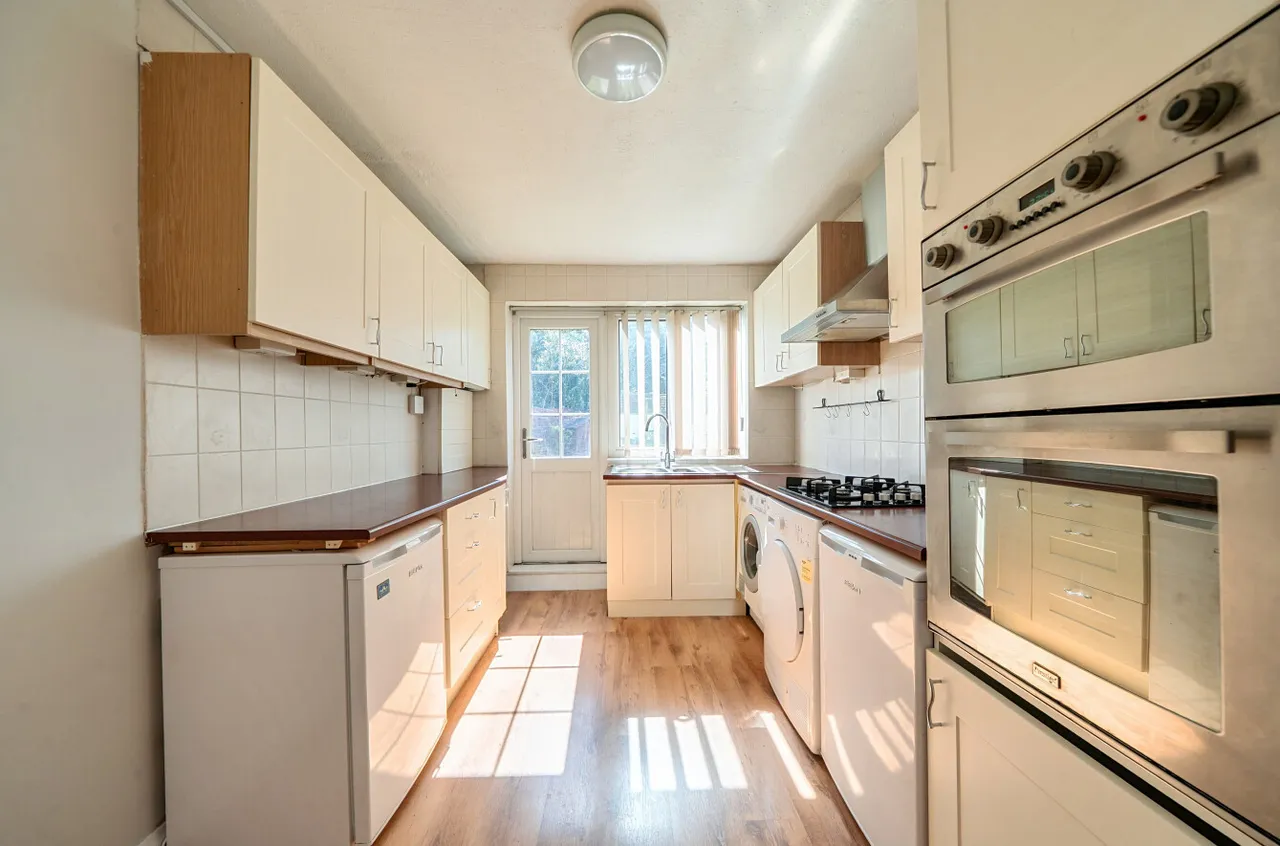Farm Court, Farm Road, Frimley, Camberley, GU16 8TJ, photo 9