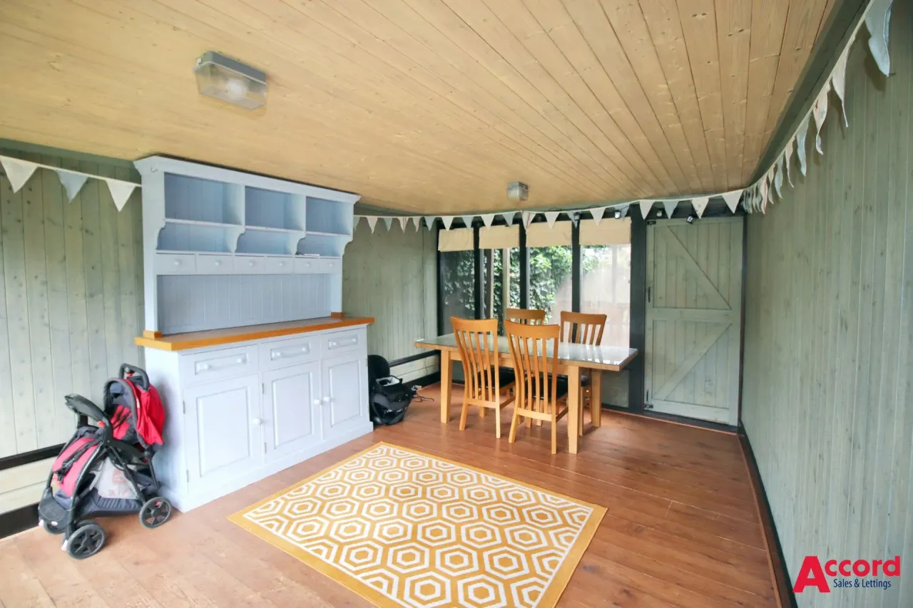 Pettits Boulevard, Romford, RM1, photo 34