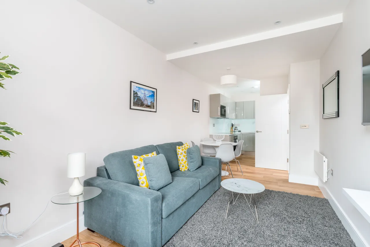 Finchley Road, London, NW3, photo 5