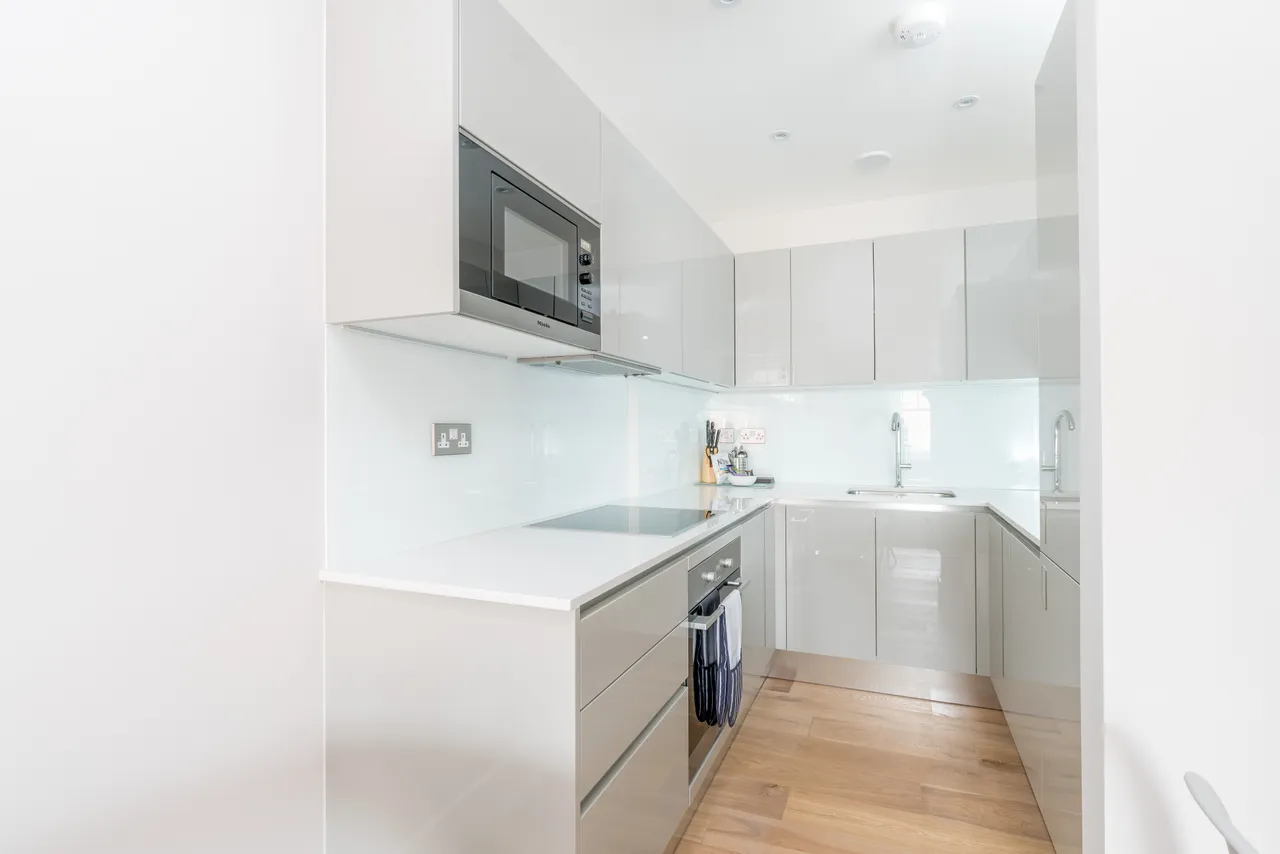 Finchley Road, London, NW3, photo 6