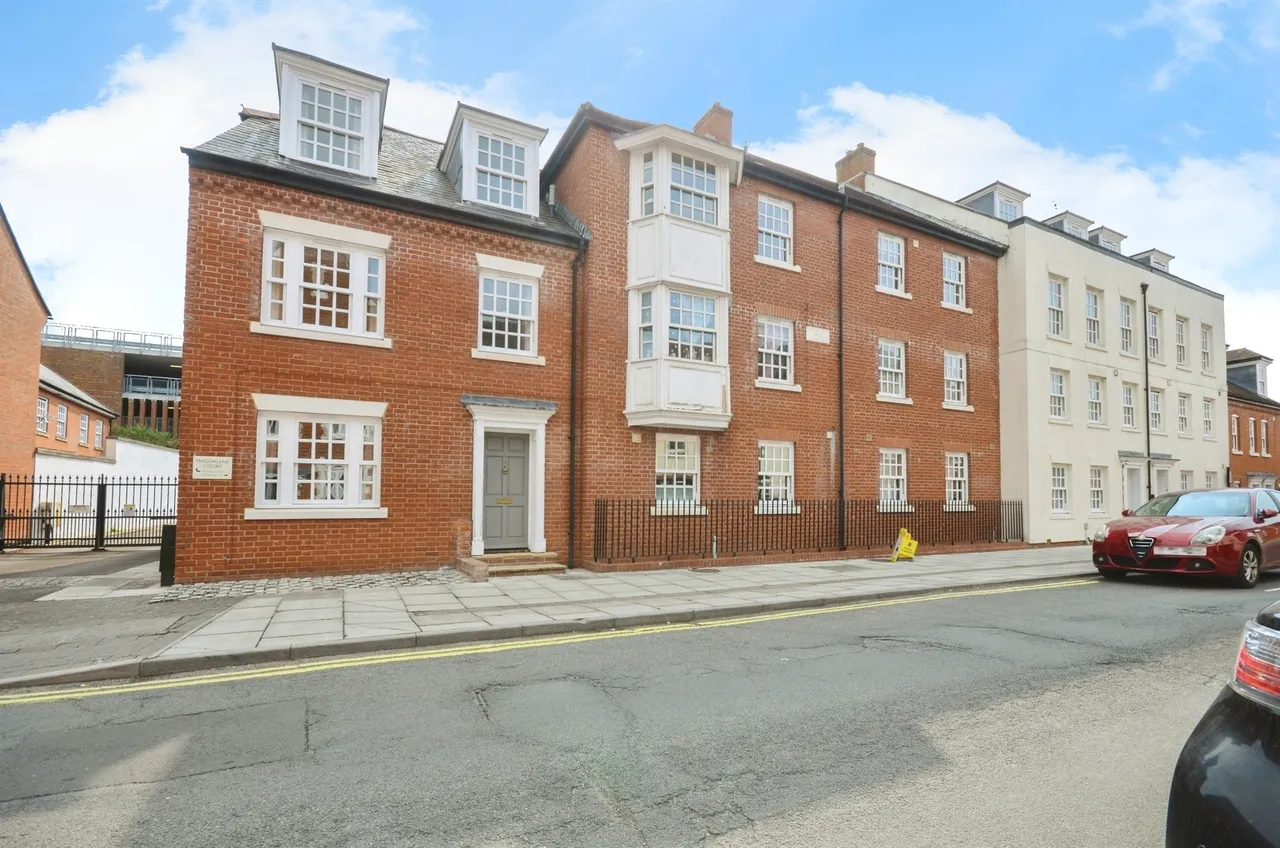 3 bed flat for sale — Gigant Street, Salisbury