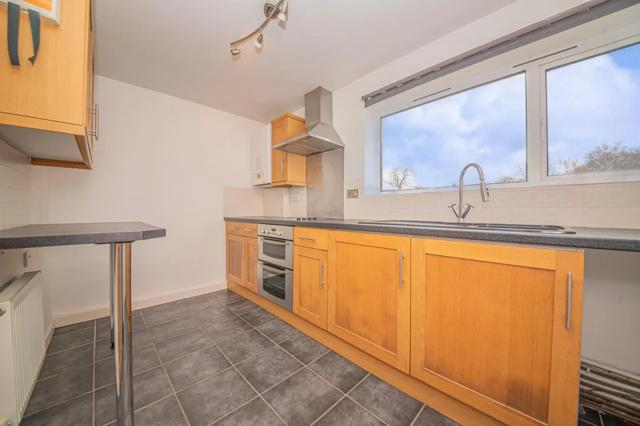 Ashdown Road, Chandler's Ford, Eastleigh, SO53 5QZ, photo 2