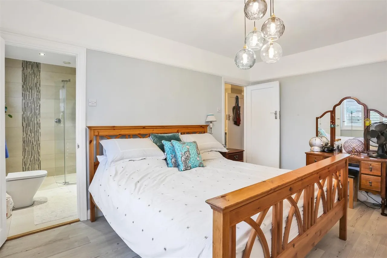 Park Road, Cheam Village, SM3 8PY, photo 17