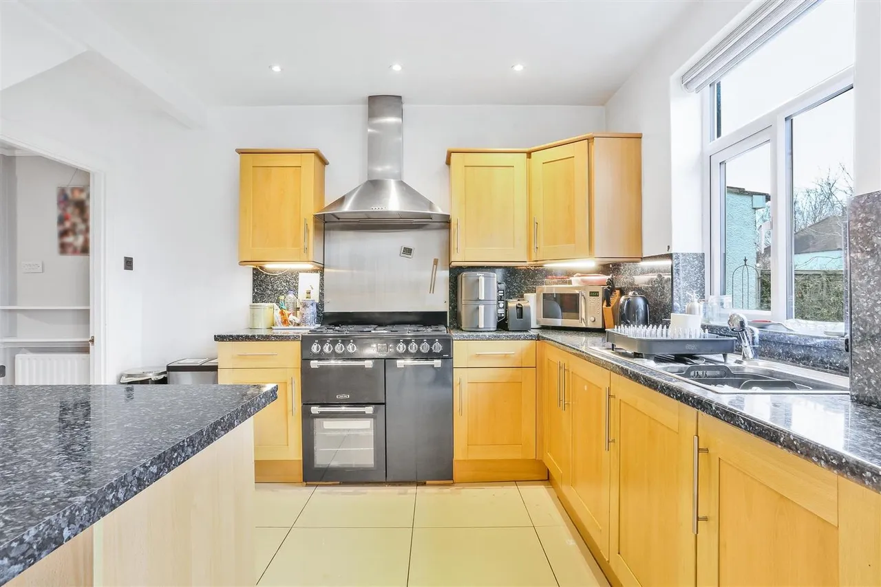 Park Road, Cheam Village, SM3 8PY, photo 8