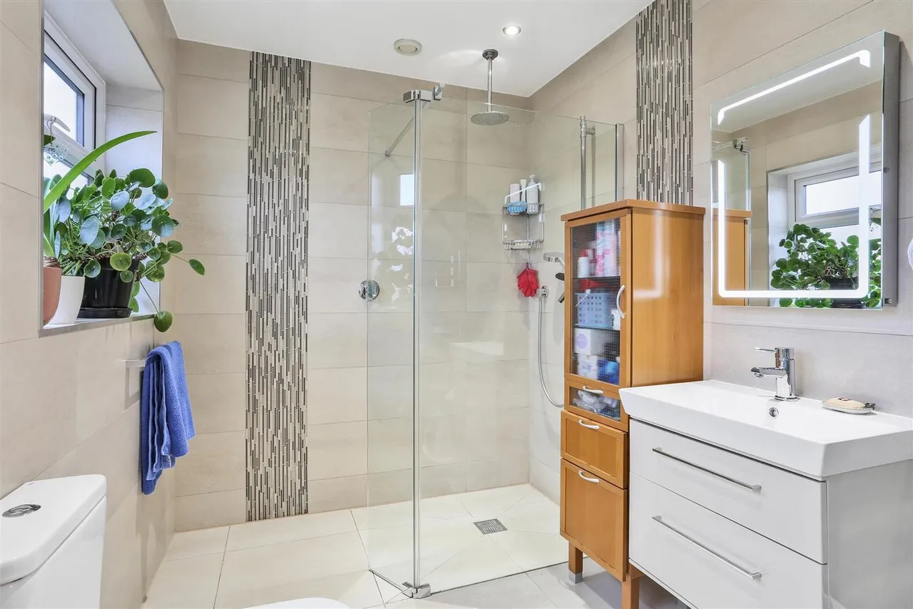 Park Road, Cheam Village, SM3 8PY, photo 18