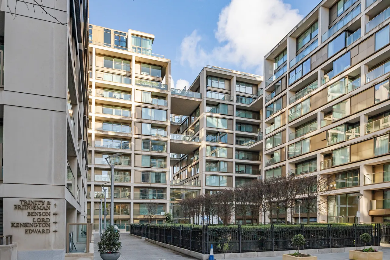 3 bed flat to rent, Radnor Terrace, London, W14