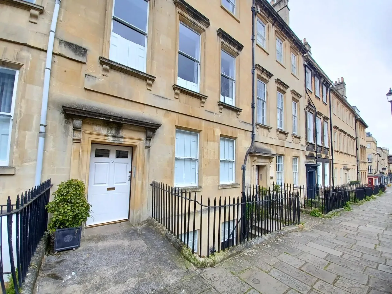 2 bed flat to rent — Catharine Place, Bath, BA1 2PR