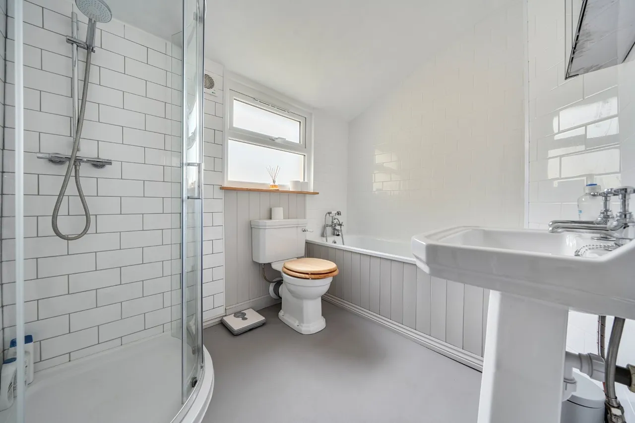 Plum Lane, Woolwich, London, SE18, photo 4