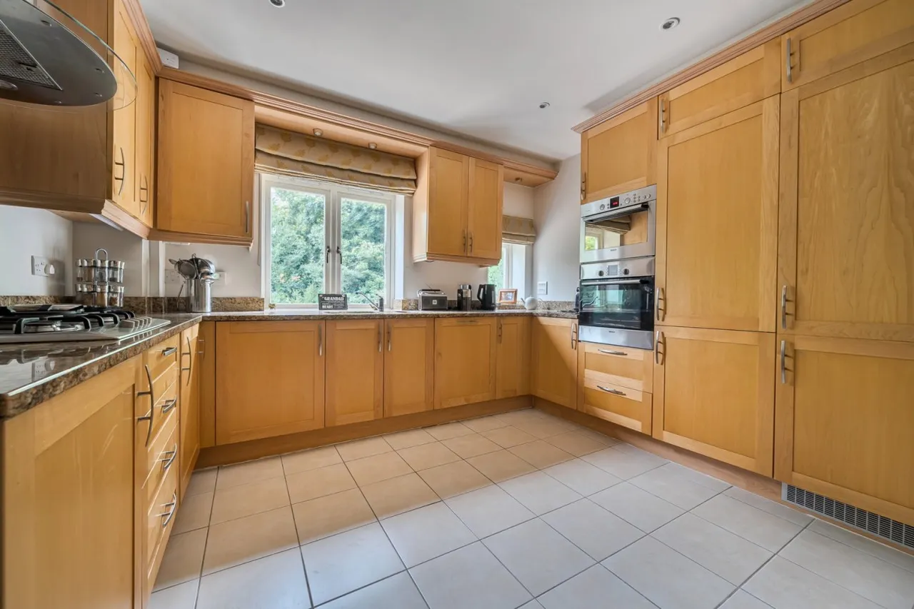Kings Crescent, Winchester, SO22, photo 5