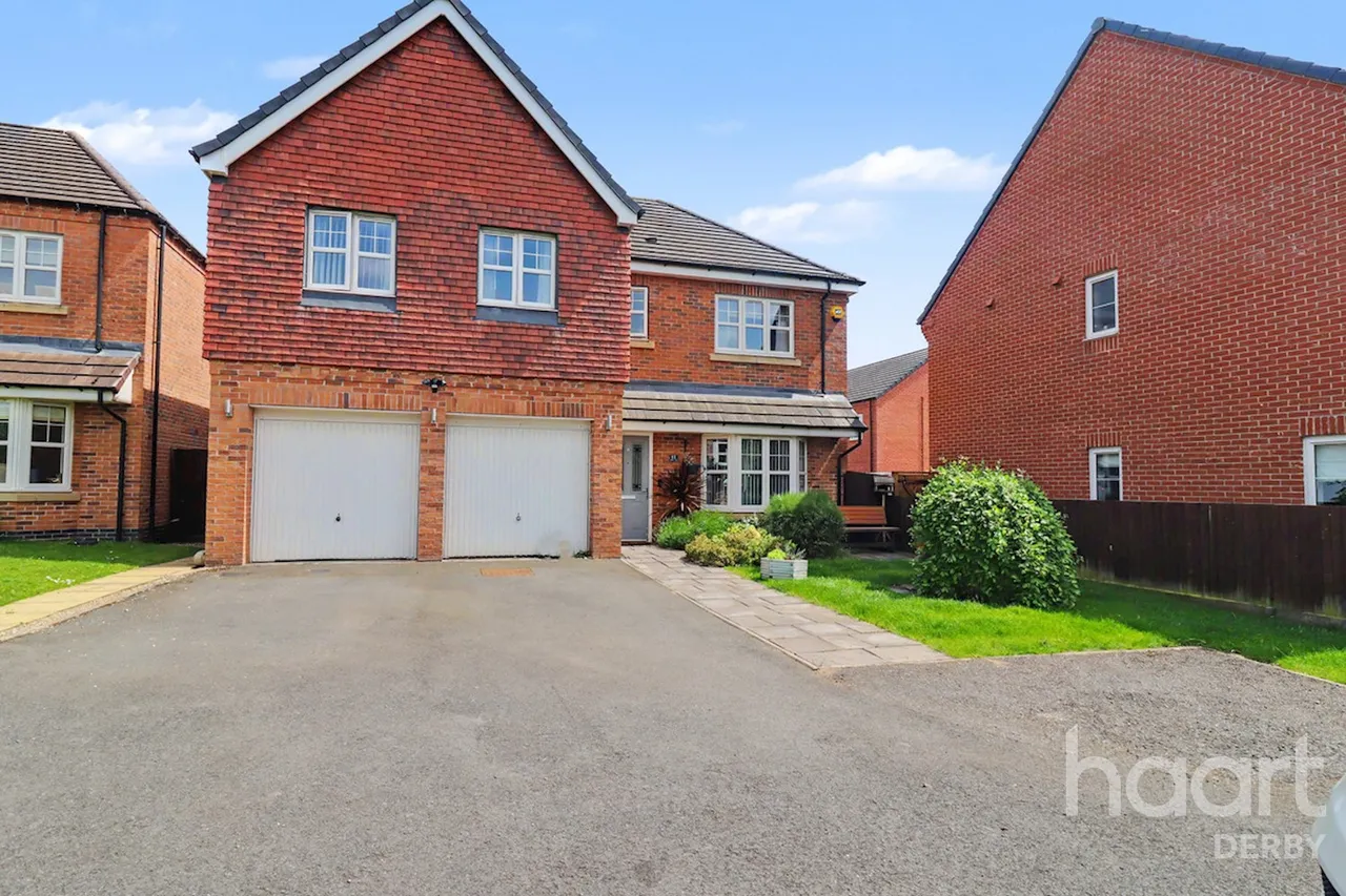 5 bed house for sale, Langley Drive, Derby, DE22